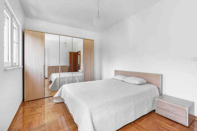 Geräumige 2-Zimmer-Wohnung mit Garage in Petrovac – 77 m² — photo 4